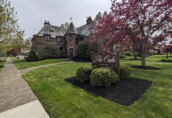 The Oaks B&B Hotel and Spiritual Center allows 18 year olds to book a room