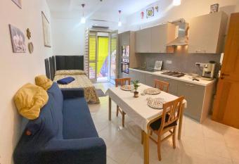 Acireale Centro has Balcony rooms