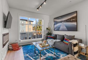 Gorgeous Chilliwack Gem Suite has Balcony rooms