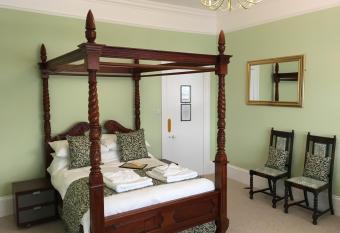 The Snowdon House allows 18 year olds to book a room