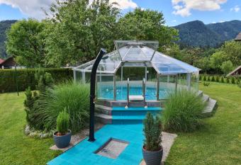 Apartments Boldin has rooms with a private hot tub