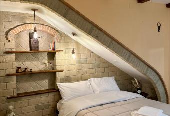 BELLEVUE APARTMENTS has Balcony rooms