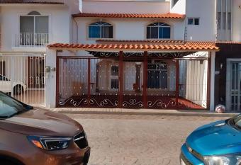 Casa Perfecta para Negocios has Balcony rooms