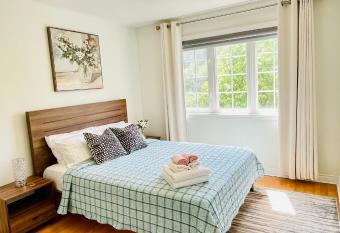 Homestay- private room and bathroom allows 18 year olds to book a room