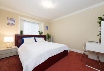 Cambie & 61st Ave Homestay has Balcony rooms