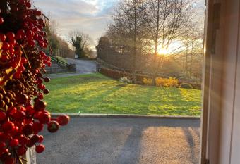 Rostrevor Valley Resort- Full House has Balcony rooms