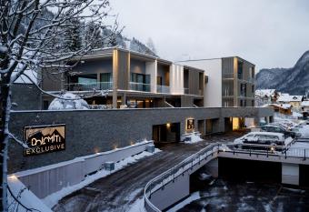 DOLOMITI EXCLUSIVE YOUR MOUNTAIN SUITE has Balcony rooms