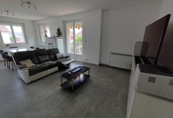 Petite maison - 70m2 has Balcony rooms