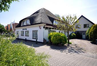 Hotel Op Diek has Balcony rooms
