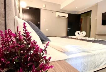 HillMark Suites has Balcony rooms