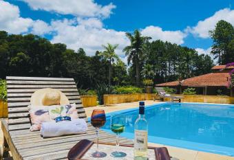 Charmosa Fazendinha Familiar (Fazenda Para  so) has Balcony rooms