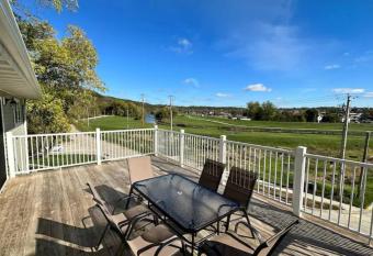 New Heights - 4 Bedroom, Close to Everything allows 18 year olds to book a room