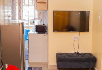 Ahadi bed&breakfast allows 18 year olds to book a room