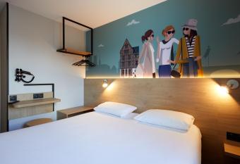 KYRIAD DIRECT Orleans - La Chapelle St Mesmin allows 18 year olds to book a room