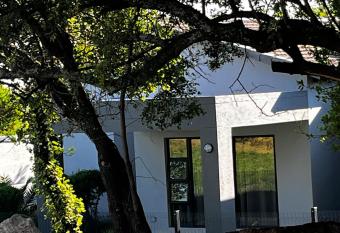 Jackal Creek Golf Estate IV has rooms with a private hot tub