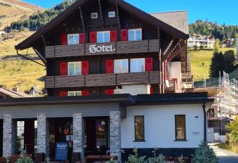 Hotel Bergidyll - Riders Haven allows 18 year olds to book a room