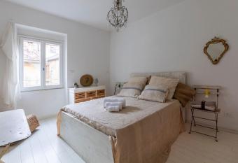 Pozzo Garitta, Borgo dei ceramisti, Albissola Marina has Balcony rooms