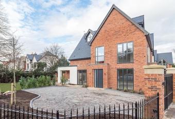 Luxury 4-bed home with club room has Balcony rooms