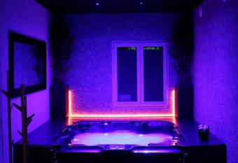 L appar-T loft avec Spa privatif et jardin has Balcony rooms