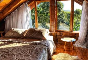 Ref  gio Capit  o Semente allows 18 year olds to book a room