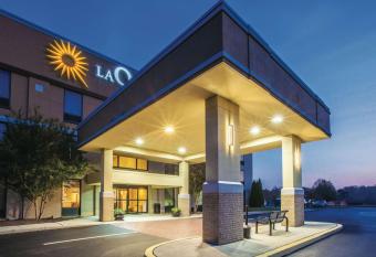 La Quinta Inn & Suites by Wyndham Mechanicsburg - Harrisburg allows 18 year olds to book a room