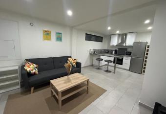 cosy 40 m love cocoon in Montreuil has Balcony rooms