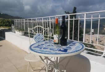 Avrahami Lake View allows 18 year olds to book a room