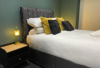 The Butchers Arms - Grill Pub and Accommodation has Balcony rooms