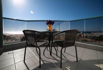 Regina Goren Hotel allows 18 year olds to book a room