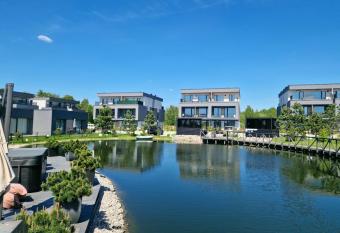 Ladies Group apartments Palanga Mano j  ra 2 apartamentai 74G-2 has rooms with a private hot tub