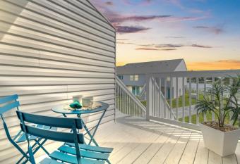 Gone Coastal 2 Min 2 Beach Water Views Beach and Baby Gear allows 18 year olds to book a room