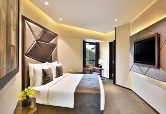 Radisson Blu Atria Bengaluru has rooms with a private hot tub