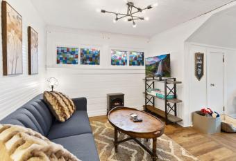 The Farmhouse at Doe Creek allows 18 year olds to book a room