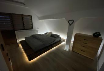 Bob   house has Balcony rooms