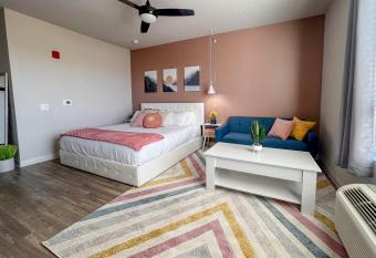 King Bed - DT Location w/Park View, Hot Tub, Gym has rooms with a private hot tub