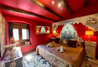 La Morada Del Unicornio has Balcony rooms