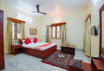 OYO Retro Residency has Smoking/Balcony rooms