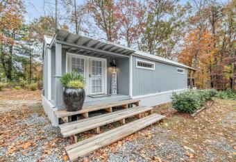 Cottage Core Farmstay @ The Tiny Home allows 18 year olds to book a room
