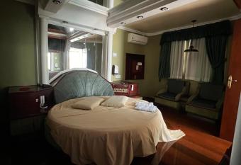 Espacial Motel allows 18 year olds to book a room