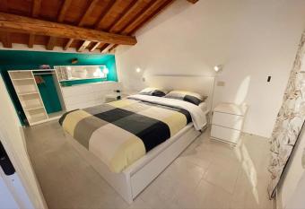 Tuscany City Hub has Balcony rooms