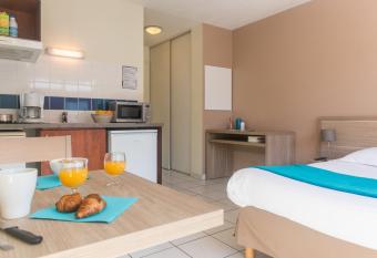 Zenitude H  tel-R  sidences Nantes - La Beaujoire allows 18 year olds to book a room