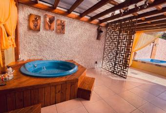 Magic house banheira de hidromassagem e piscina has Balcony rooms