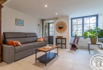 G  te Rochefort-sur-Loire, 2 pi  ces, 2 personnes - FR-1-622-71 has Balcony rooms