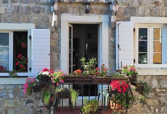 Guesthouse Bogdanovic allows 18 year olds to book a room