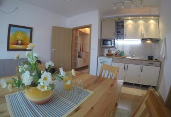 Masla  ak, dvosobni has Balcony rooms