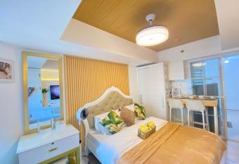 AzureNorth 15th Pool View has Balcony rooms