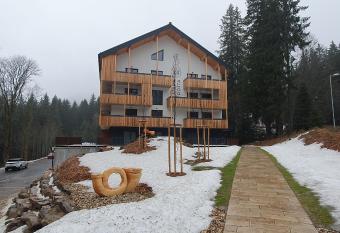 Apartm  n Slune  n   Star   po  ta   pi    k allows 18 year olds to book a room