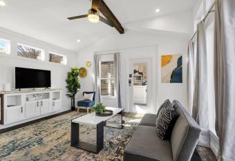 Near Hiking at Green Mountain - Tiny Stay Getaway has Balcony rooms