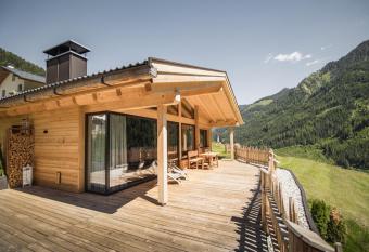 Chalet Berg has Balcony rooms