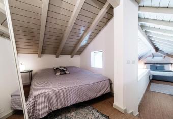 Olea - by MyHomeInComo has Balcony rooms